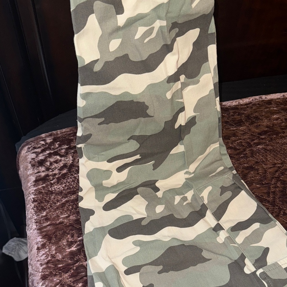Refuge Green Camouflage Cargo Joggers - Picture 12 of 16